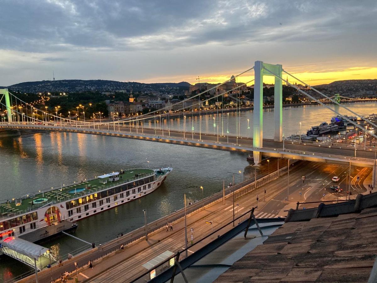 Riverside Flat With King Castle View, Budapest